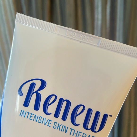 NWT Renew Intensive Skin Therapy Set with Travel Size - Picture 2 of 8